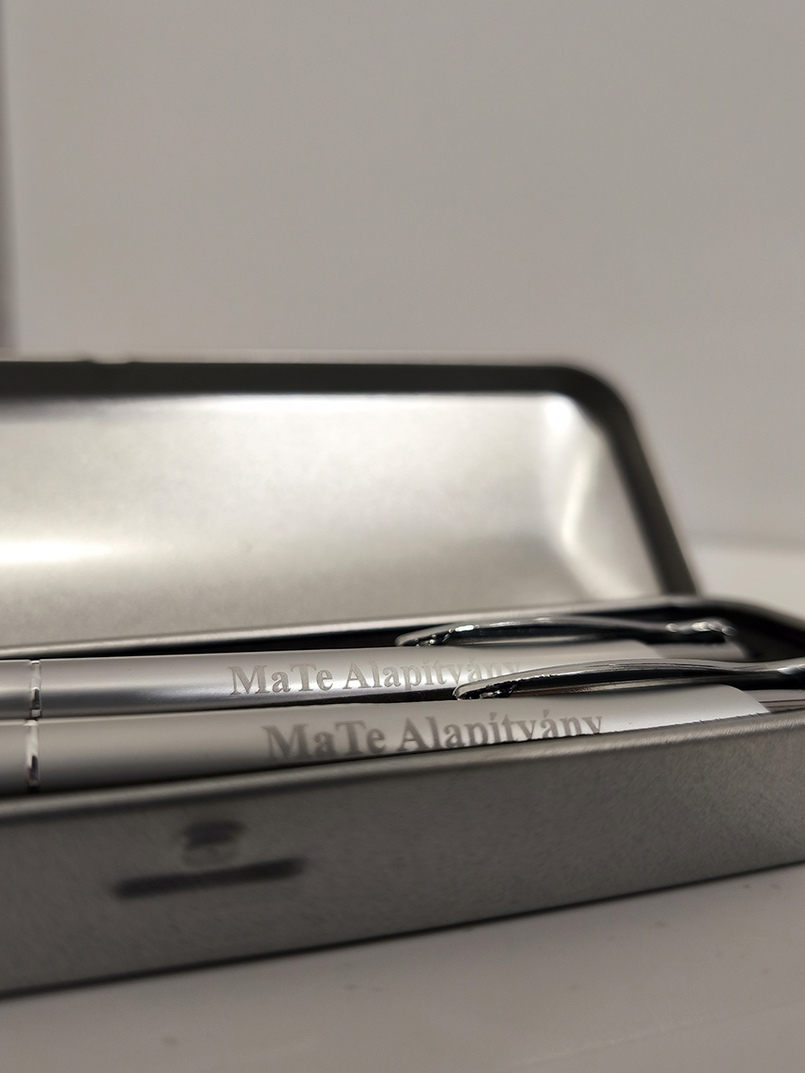 Díszdobozos toll és rotring